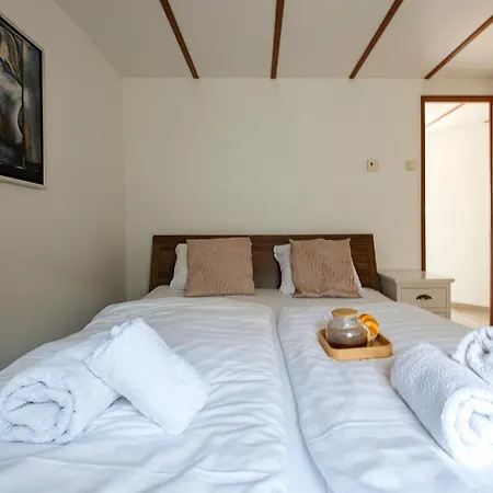 08, Ontdek Het Bosrijke Met Het Grootste Terras Nederland!