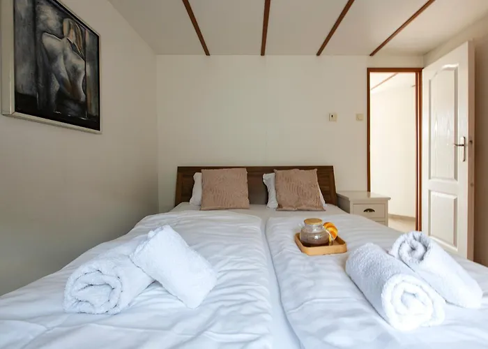 08, Ontdek Het Bosrijke Met Het Grootste Terras Nederland!